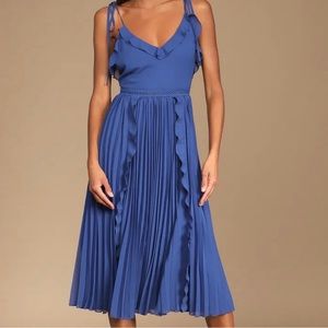 Lulu’s blue midi dress